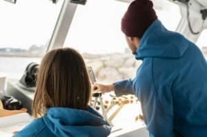 Welche Versicherungen benötige ich, wenn ich eine Charter mit Skipper/Besatzung buche?