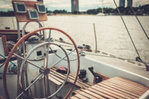 Fragen zum Yachtcharter, Segeln mit Crew und Hausboot mieten?