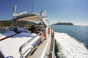 Ist ein Führerschein erforderlich, um eine Yacht zu mieten?