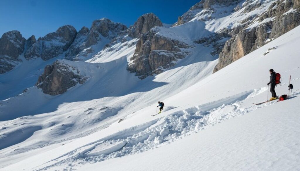 Off-Piste-Skifahren in Österreich im März