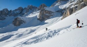 Off-Piste-Skifahren in Österreich im März