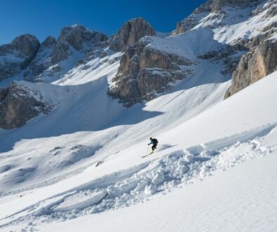 Off-Piste-Skifahren in Österreich im März